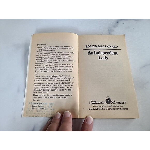 An Independent Lady By Roslyn Macdonald - Picture 3 of 10